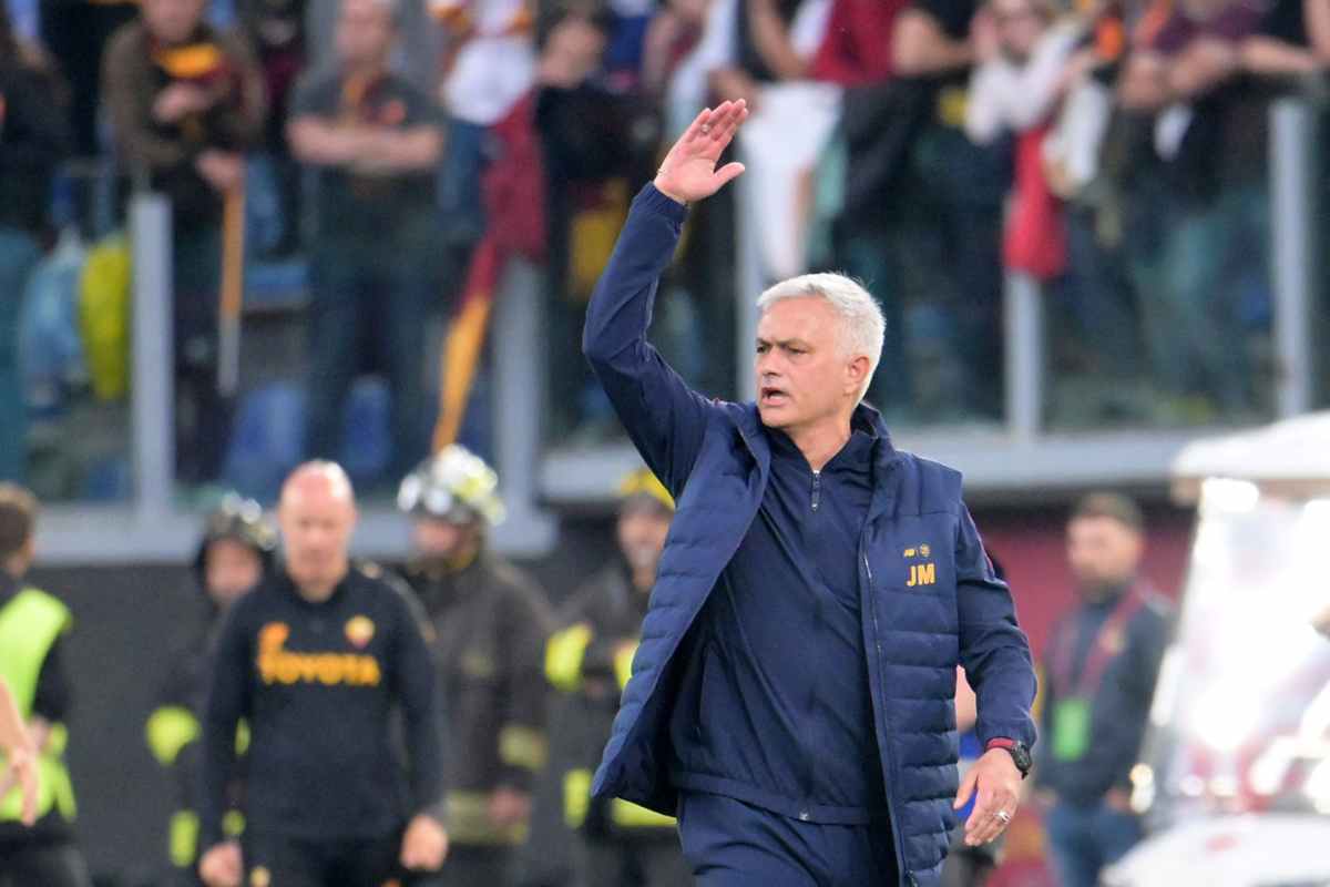Calciomercato Roma, si allontana N'Dicka: arrivata la frenata dall'Eintracht